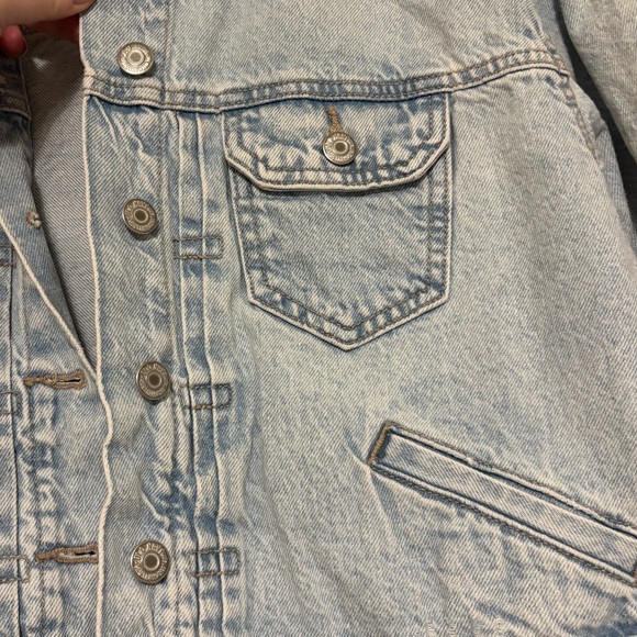 Gently Used - Old Navy Light Wash Denim Jacket - Picture 3 of 4